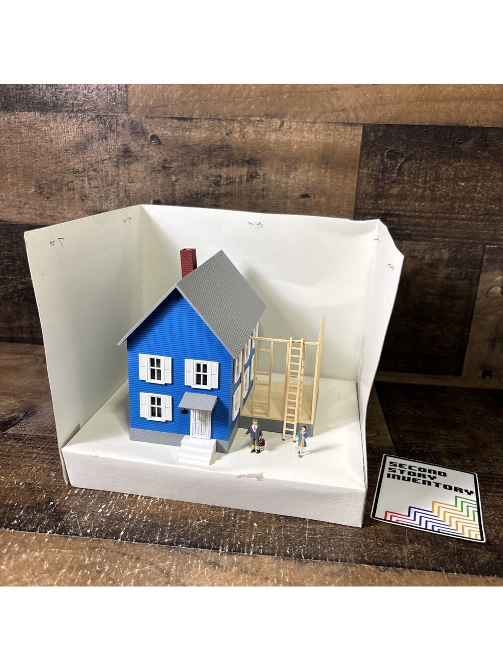 Model Power Built up Building Mr Rogers House HO Scale Lighted W 2 Figures